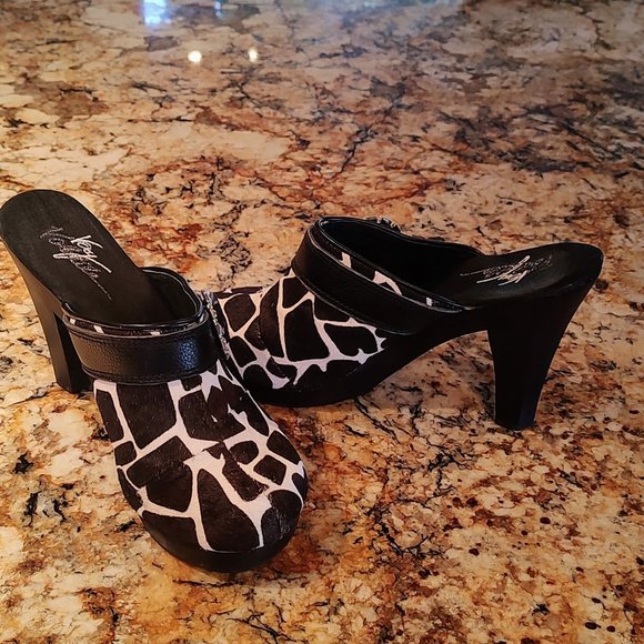 Women's Very Volatile animal print cowhide mules SZ 9 4.5" heel pre-owned. - Picture 5 of 16